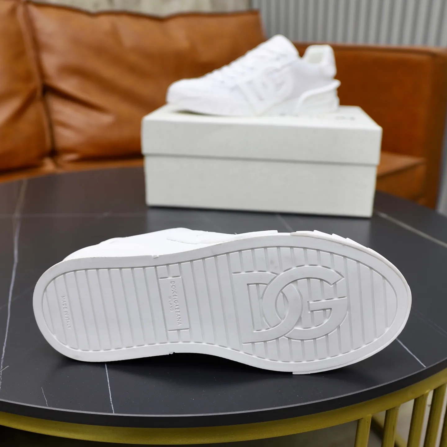 Ex-factory price: 600💰••New products••Dolce&Gabbana••DG✔️High-end men's sports•casual shoes. Original goods from top counters. Original imported multiple material splicing design ➕Original outsole.  Size: 38-44 (45, 46 customized)